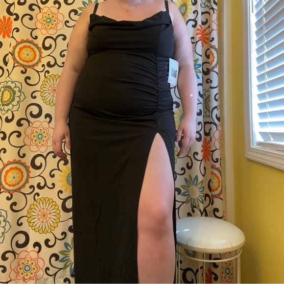 Black floor length formal dress. - Picture 2 of 3